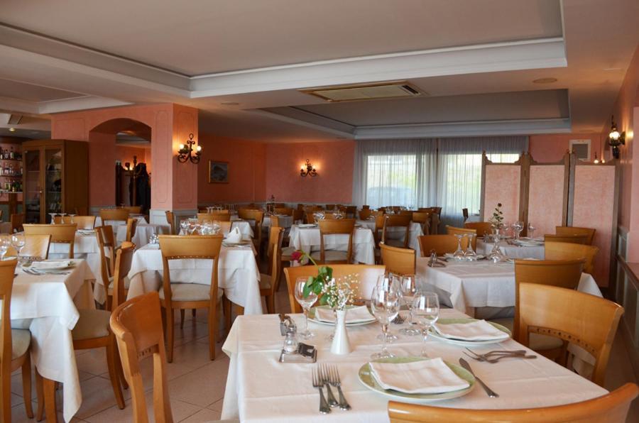 Hotel Ristorante La Lampara Gizzeria Exterior foto